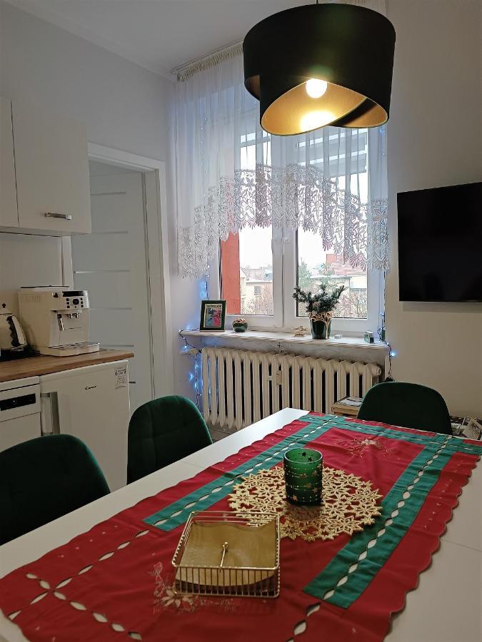 Szmaragdowy Apartament Przy Ulicy Opolskiej Тарновске Гори Екстериор снимка