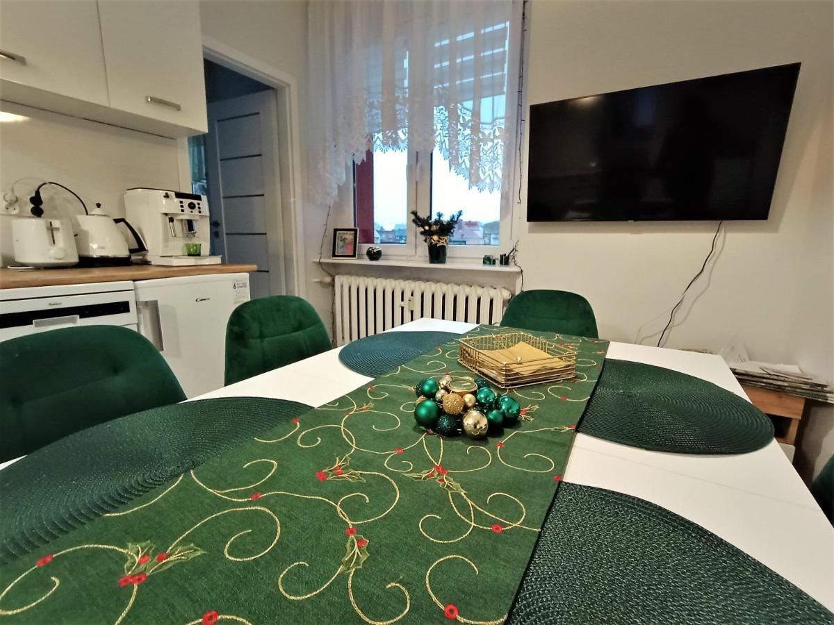 Szmaragdowy Apartament Przy Ulicy Opolskiej Тарновске Гори Екстериор снимка