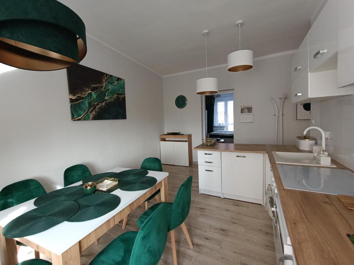 Szmaragdowy Apartament Przy Ulicy Opolskiej Тарновске Гори Екстериор снимка