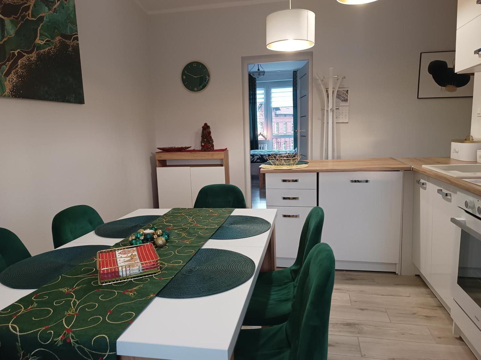 Szmaragdowy Apartament Przy Ulicy Opolskiej Тарновске Гори Екстериор снимка